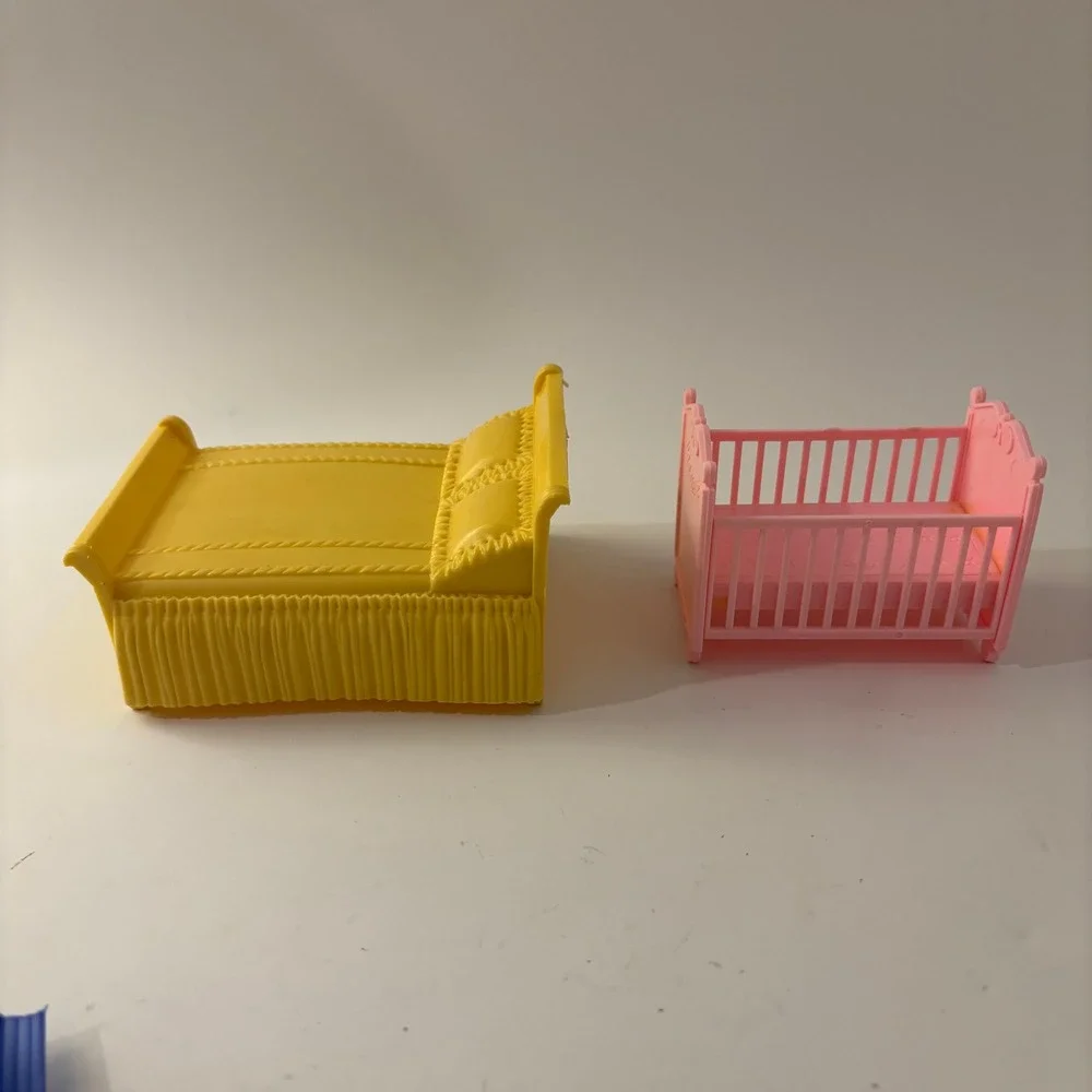 VTG Marx Yellow Sleigh Bed & Mattel Liddle Kiddle Pink Crib Nursery Lot